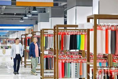 黃陂區(qū)榮膺“中國服裝商貿名城”，服裝服飾批發(fā)業(yè)煥新升級