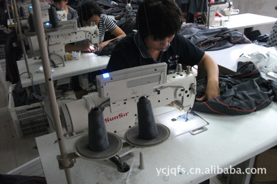 鄆城金秋服飾 全國服飾加工專家，專業(yè)定制工作服與校服